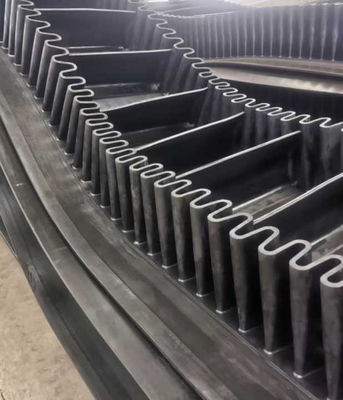 購入 Black Corrugated Sidewall Conveyor Belt for Large Inclination Transportation online manufacture
