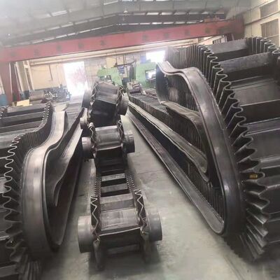 購入 大傾き輸送のための黒色波紋横壁コンベアベルト online manufacture